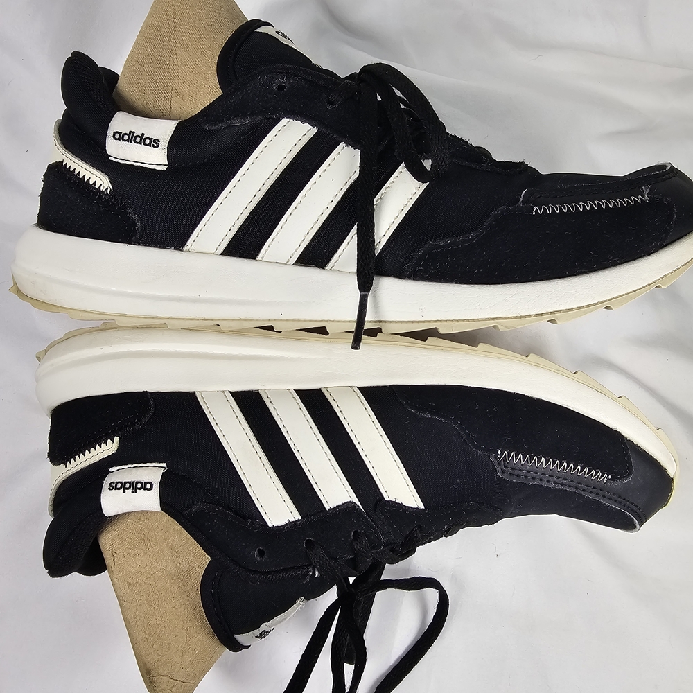 Adidas Womens RetroRun Black/White US 9 Running Shoes Athletic Sneakers